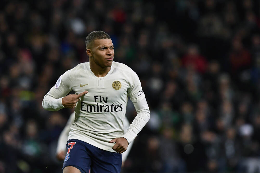 一财主播说丨美政府“停摆”不仅内耗 还欠薪到了国外！欧洲多国美军基地催讨：赶紧还钱!